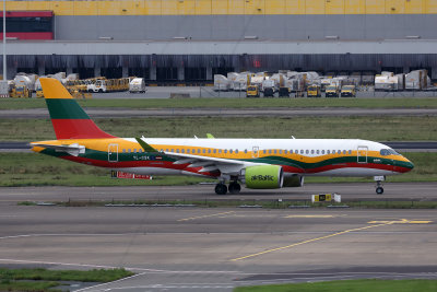 AIR BALTIC AIRBUS A220 BRU RF 002A4209.jpg