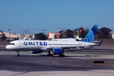 UNITED BOEING 757 200 LIS RF 002A4496.jpg