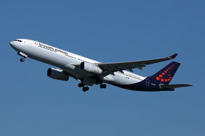 BRUSSELS AIRLINES AIRBUS A330 300 BRU RF 002A4934.jpg