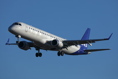 SAS EMBRAER E195 BRU RF 002A4846.jpg