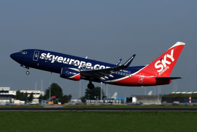 SKY EUROPE BOEING 737 700 AMS RF IMG_6289.jpg