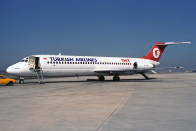 TURKISH AIRLINES THY DC9 IST RF 326 17.jpg