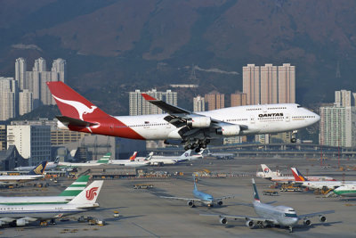 QANTAS BOEING 747 400 HKG RF 1113 30.jpg