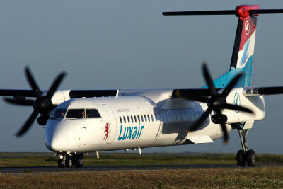 LUXAIR DASH 8 400 CDG RF IMG_2982.jpg