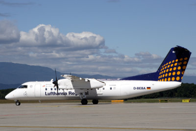 LUFTHANSA REGIONAL DASH 8 300 GVA RF IMG_2824.jpg