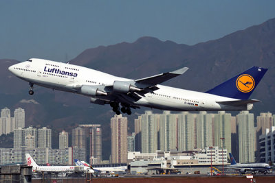 LUFTHANSA BOEING 747 400 HKG RF 992 11 N.jpg