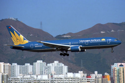 VIETNAM AIRLINES BOEING 767 300 HKG RF 1207 2.jpg