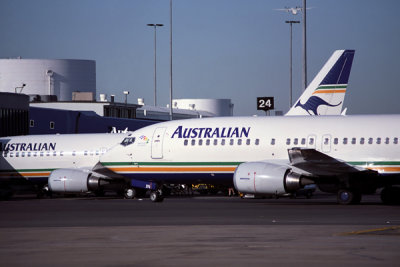 AUSTRALIAN BOEING 737 400 SYD RF 653 25.jpg