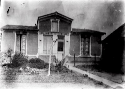 1920 - 88 route de Savigny. De nos jours cette maison se trouve au fond d'un terrain au 83ter Ave. Maximilien de Robespierre 