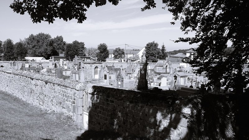 Sleeping, Bellegarde en Marche, Central France 