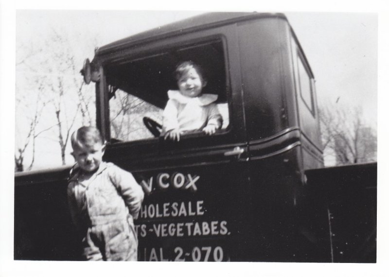 Jimmie&Geraldc1935grocHudson&S6th.jpg