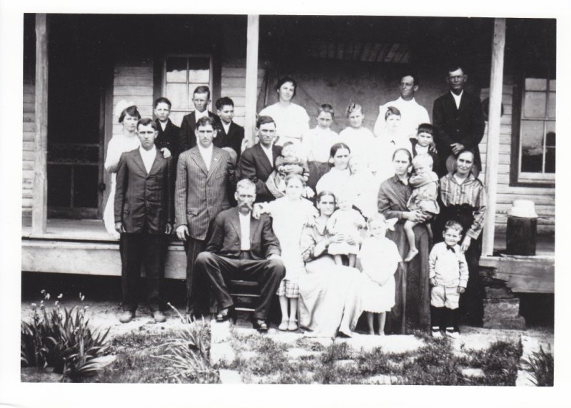 Maxwells-EVsmothersfamily.jpg