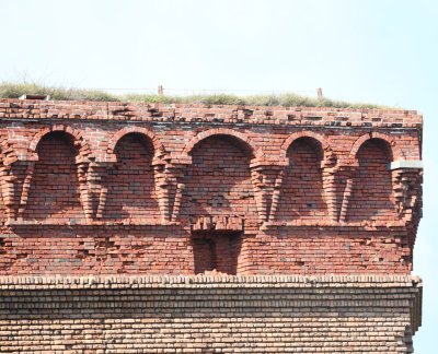 The builders of the fort allowed themselves some artistic expression along the top edge of the outer walls.