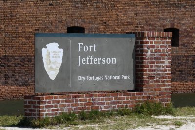 After a great breakfast of scrambled eggs, cheese grits, fruit and yogurt on the boat, we headed back to Garden Key and Ft Jefferson.