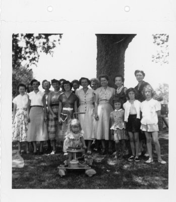 Jackie next to the end on the left with Rudel behind her and Jewel in the back on the right with Patti Sue in front of her--who are all those other women and girls and where and when was the photo taken? From Mary via Jim Cox: Group picture; ?? can see Jackie near the left, Rudel behind her to right, per Jim Cox: Linda Cox & Pat at right? Lahoma in middle front w belt & buttons, Jewel tall on right; Harper family reunion that Custer had at a country club - Jim was in high school or younger; at Pauls Valley before Custer moved west of Paoli; [group];