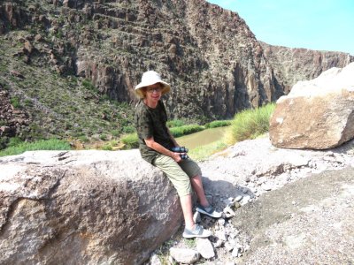 We kept driving west and found this pull-out at a high point above the river where Nancy R found a comfortable rock perch.