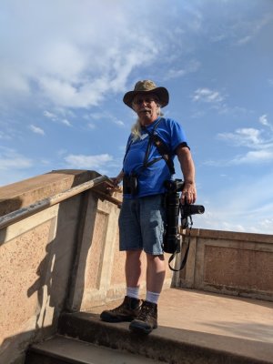 Small world moment: At the steps around the Quanah Parker Lake dam, we met Bob Harden, a bird and butterfly photographer from Arkansas. Mary asked whether he knew one of our Ecuador birding companions, also an Arkansas butterfly photographer, David Oakley, and learned they are friends who often go on trips together.