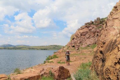 Steve walked around the west of the dam to look for flowers and birds.