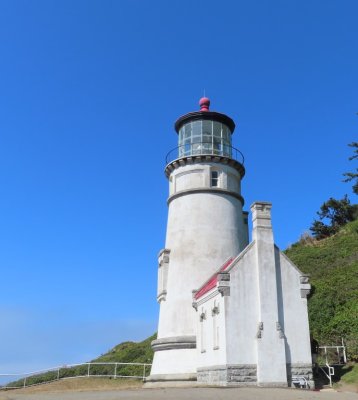 Mary and I left Jackie to guard the rental car while we hiked up to the Heceta Head Lighthouse.