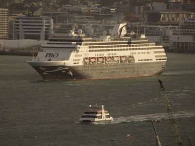 Cruise Ship PACIFIC ARIA - Ferry KEA