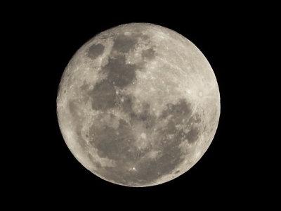 Full Moon 2 E-M10 II with 75-300 lens