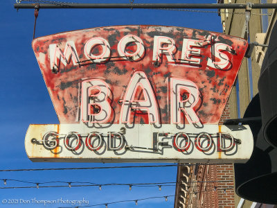 MooresBar.jpg