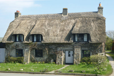 671 Thatched cottage in Corfe Castle.jpg