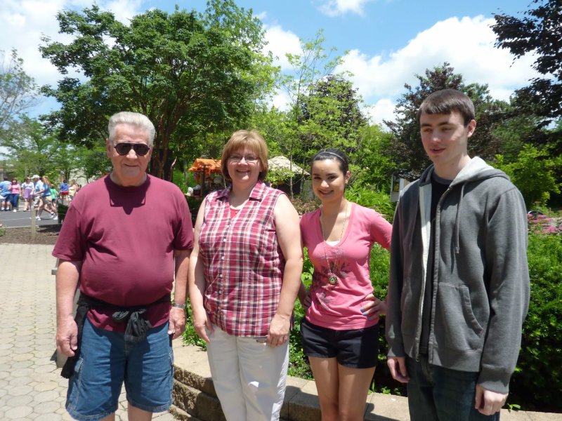 Jerry, Phyllis, Megan, Jared at Columbus Zoo, Columbus, OHio.jpg