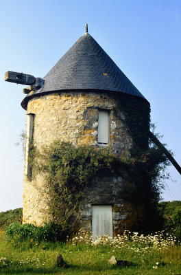 F31-13 1981 France Windmill