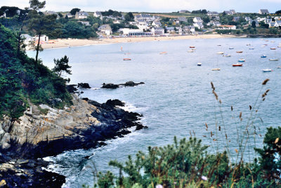 F33-18 1981 France Cancale Bay