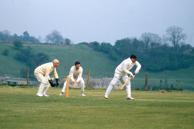 F38-19 1982 Village Cricket