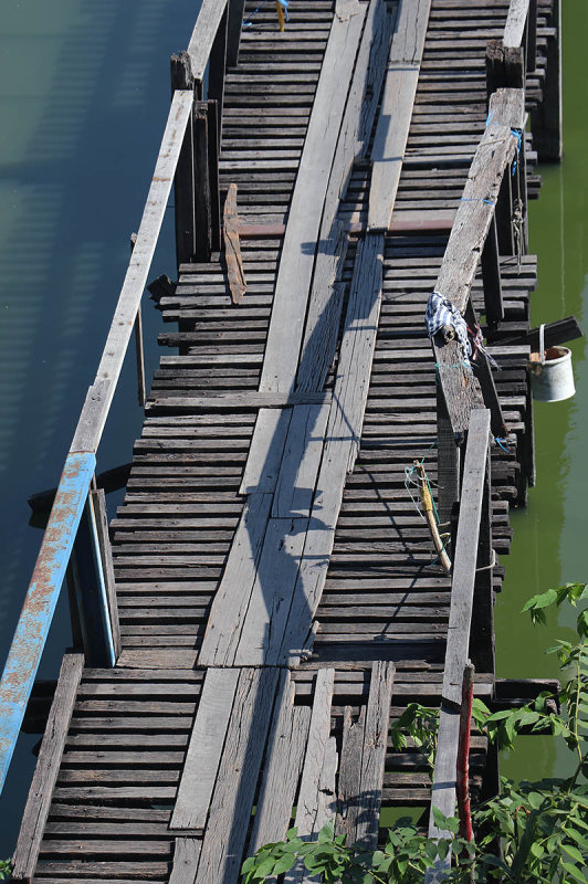 bridge over canal.jpg
