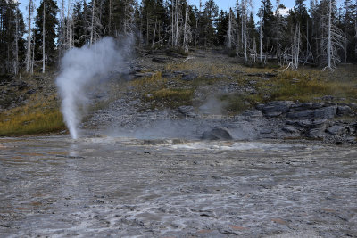 Yellowstone National Park - Eruption of Grand Geyser
