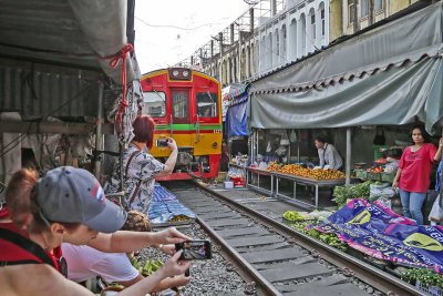 Maeklong Railway Market