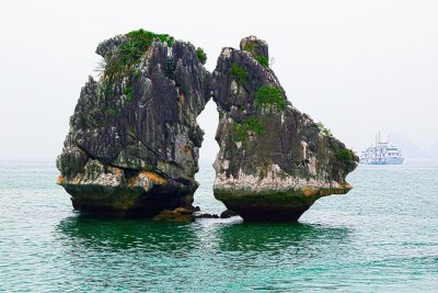 Trong Mai Islet, Kissing Cock and Hen