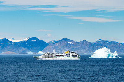 Iceberg Cruising