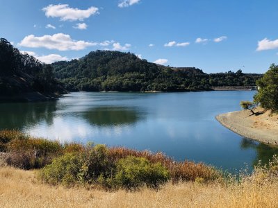 Lake Chabot in autumn colors
