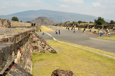 Pyramid of the Moon in the background