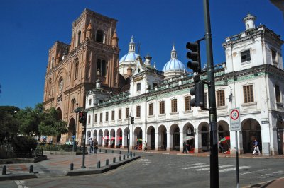 Calderón park and the New Cathedral