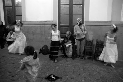Dance in La Ronda street