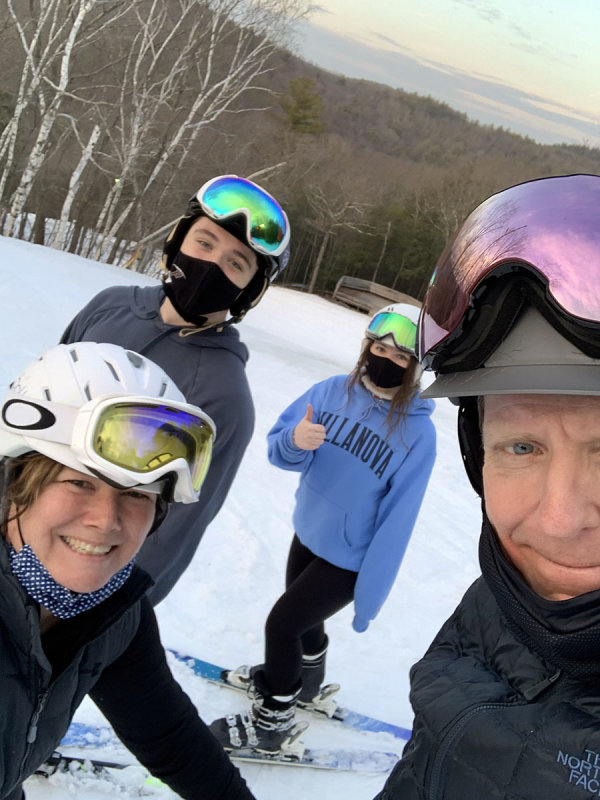 familyski2.jpg