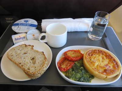 Qantas breakfast Brisbane to Melbourne