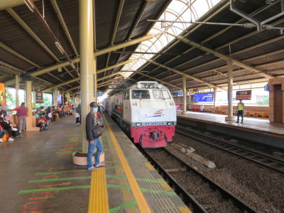 Jakarta Cikini commuter line station