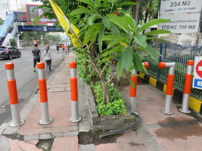 Surabaya barriers to keep motorbikes of footpaths