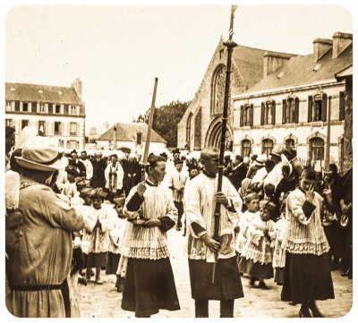  La procession  Pont l'Abb