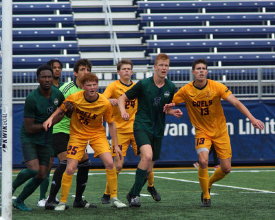 Queen's vs Nipissing 05626 copy.jpg