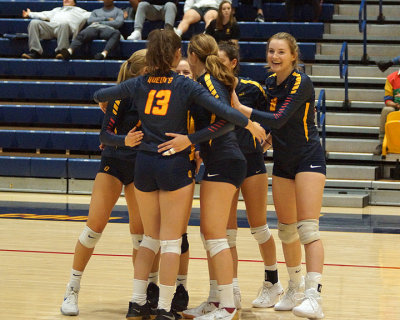 Queen's vs Waterloo W-Volleyball 10-05-19