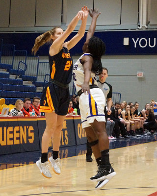 Queen's vs Laurier 06095 copy.jpg