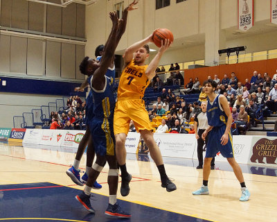 Queen's vs Laurentian 06621 copy.jpg