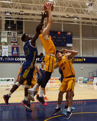 Queen's vs Laurentian 06634 copy.jpg